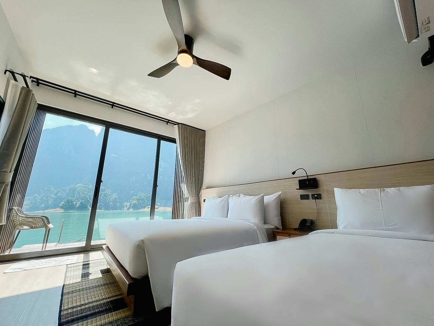 360-issara-floating-resort-khao-sok-deluxe-double-bedroom-deluxe-triple-bedroom-02_13595