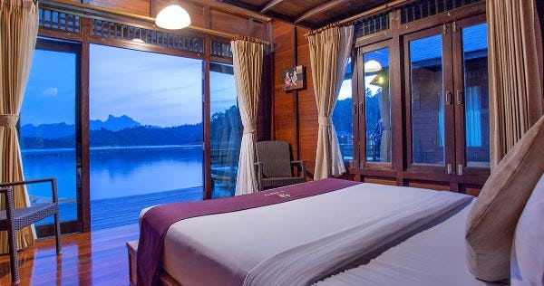 500-rai-floating-resort-thailand-deluxe-room-01_11831