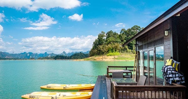 500-rai-floating-resort-thailand-deluxe-suite-03_11831