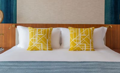 1 King Essential High Floor