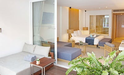 ACE DELUXE POOL ACCESS