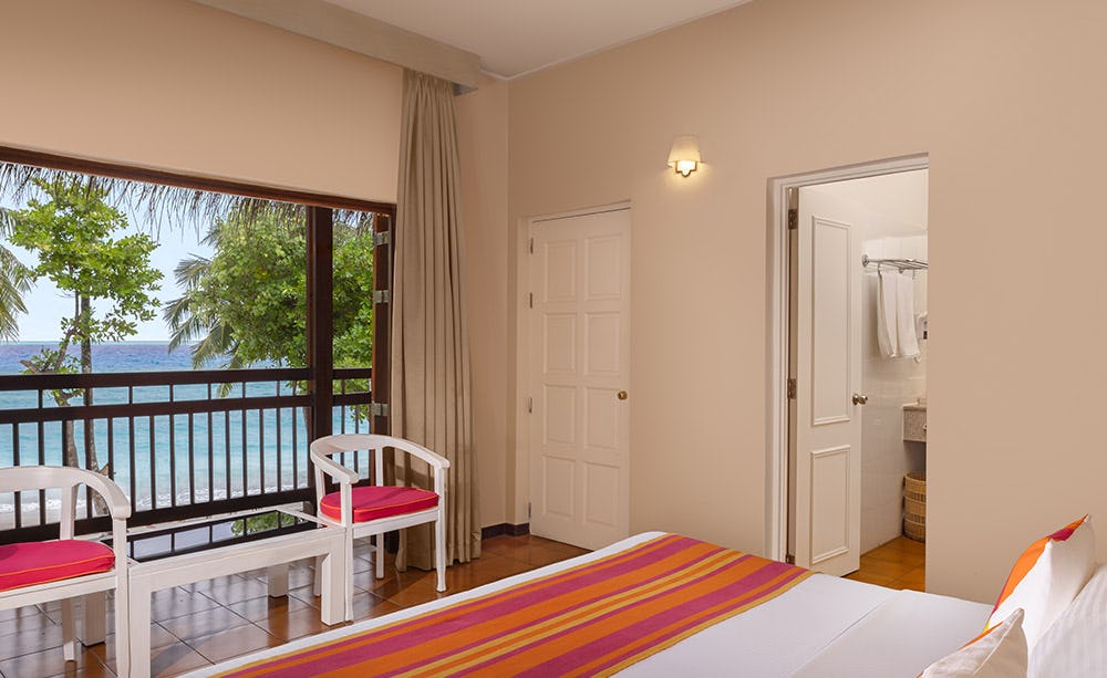 adaaran-club-rannalhi-maldives-classic-ocean-view-room-01_112