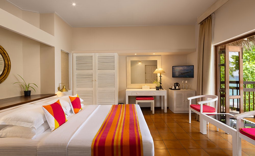 adaaran-club-rannalhi-maldives-classic-ocean-view-room-03_112