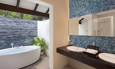 Jacuzzi Beach Villas