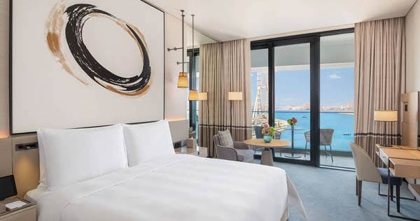 address-beach-resort-deluxe-sea-view-room-with-balcony-01_10912