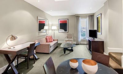 PREMIER 1 BEDROOM QUEEN