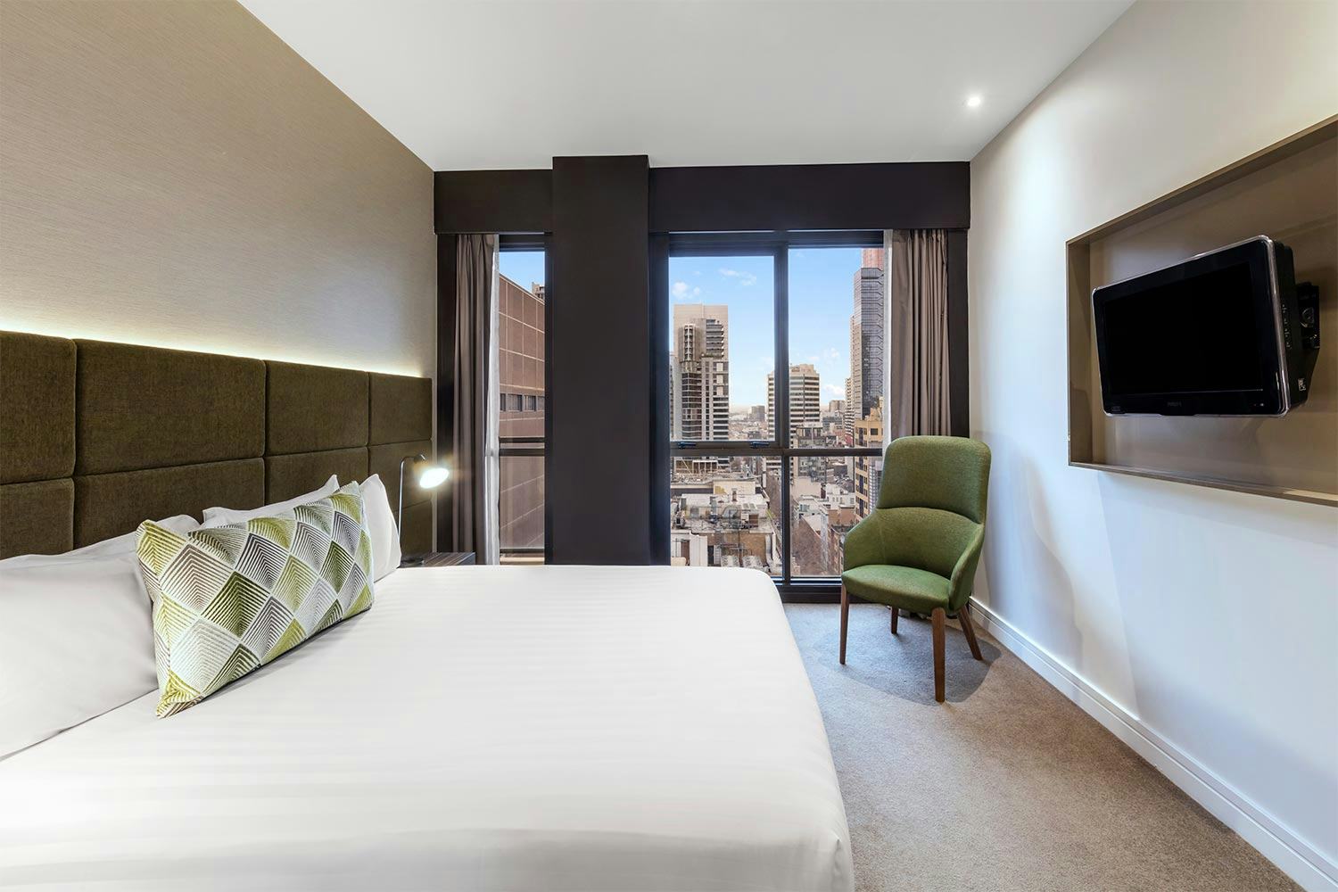 adina-apartment-hotel-melbourne-studio-room_3766