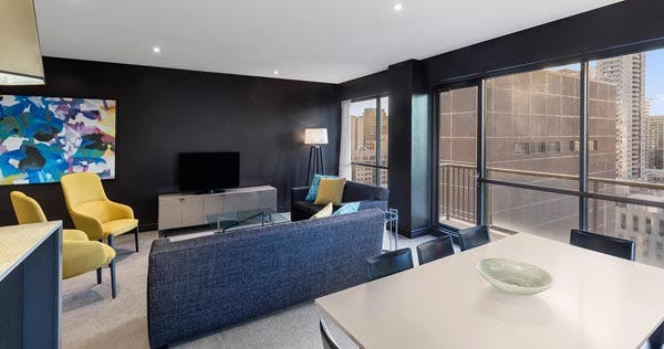 adina-apartment-hotel-melbourne-three-bedroom-premier-apartment-king-or-twinbeds-04_3766