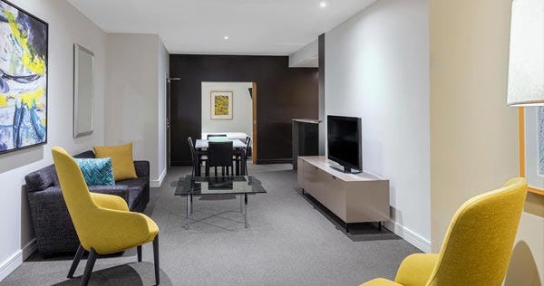 adina-apartment-hotel-melbourne-two-bedroom-apartment-queen-and-twin-beds-03_3766