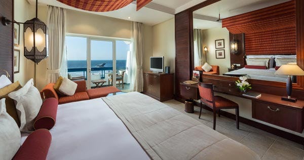 ajman-hotel-deluxe-sea-view-room-01_2818