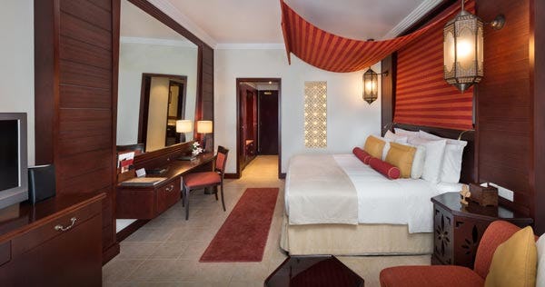ajman-hotel-deluxe-sea-view-room-02_2818