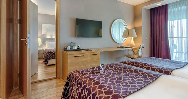 akra-hotel-antalya-sea-view-connection-room_10785