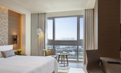 ONE BEDROOM SUITE WITH LOUNGE ACCESS