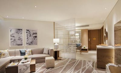 ONE BEDROOM SUITE WITH LOUNGE ACCESS