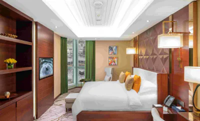 SPACIOUS ONE BEDROOM SUITE