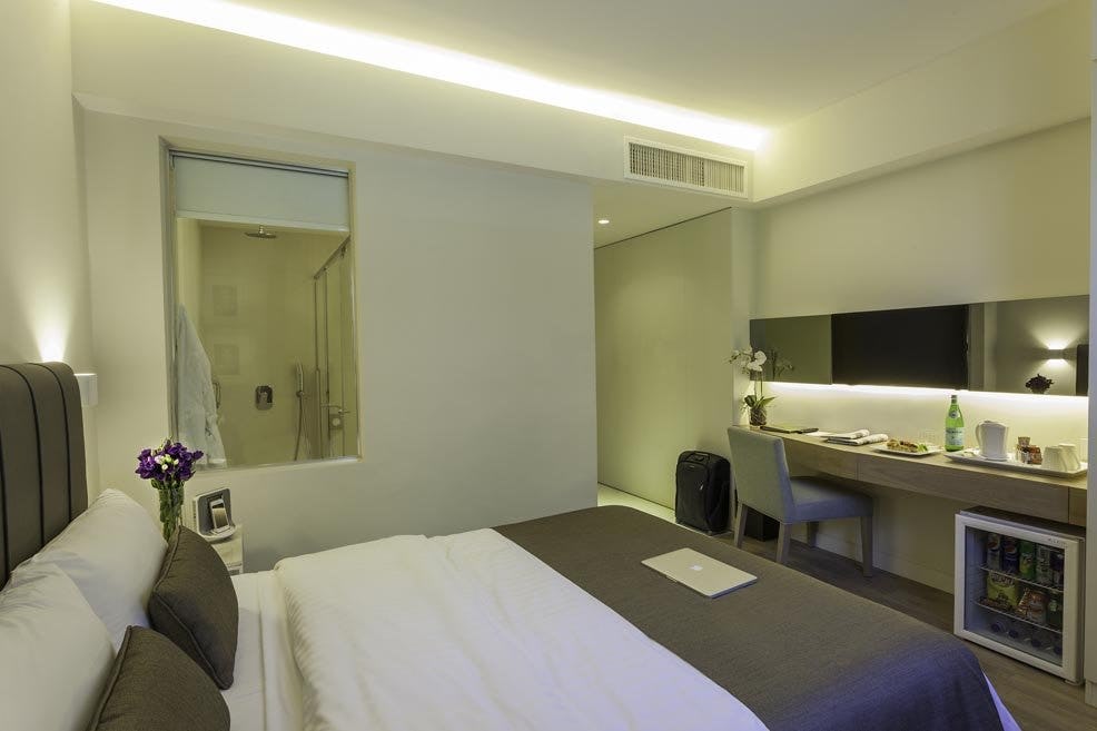 EXECUTIVE ROOMS