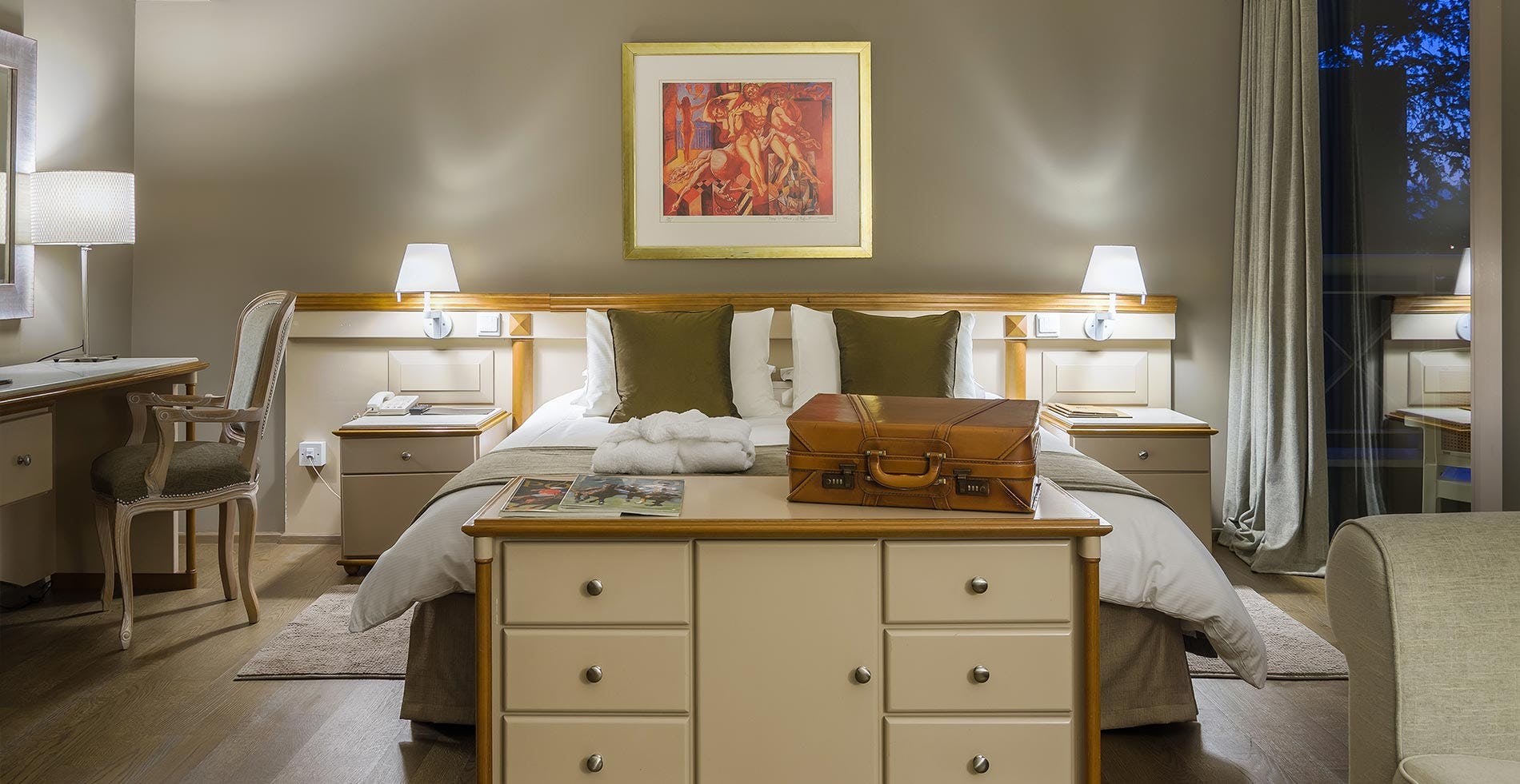 alazia-hotel-cyprus-junior-suite-bay-and-city-view_12852