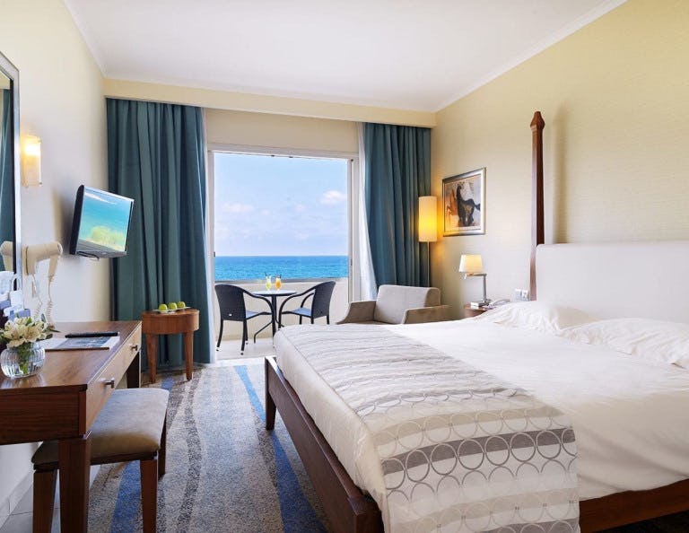 alexander-the-great-beach-hotel-cyprus-deluxe-room-sea-view_12860
