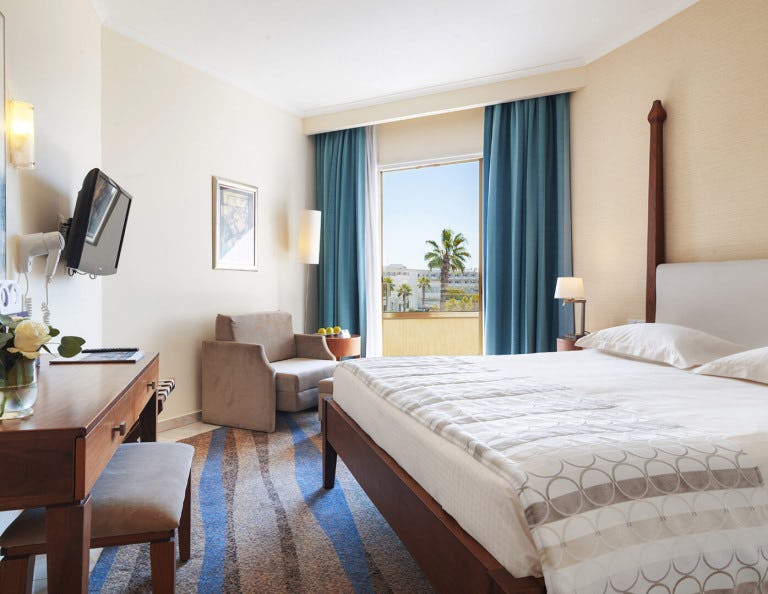 alexander-the-great-beach-hotel-cyprus-deluxe-room-side-sea-view_12860