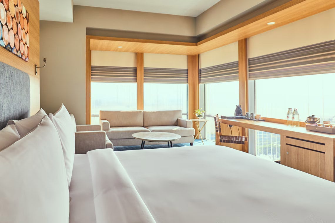 aloft-new-delhi-aerocity-studio-room_10531