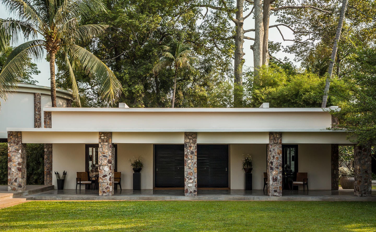 amansara-resort-siem-reap-cambodia-courtyard-suite-01_8931