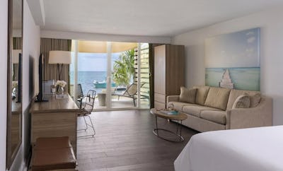Alligator Reef Oceanfront Room King Bed with Lanai
