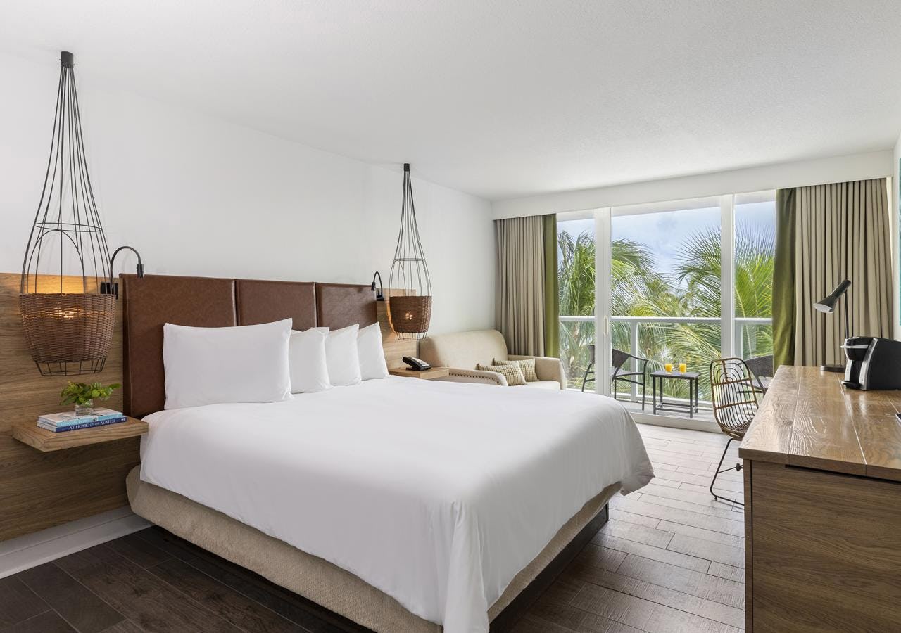 Matacumbe Courtyard View King Bed