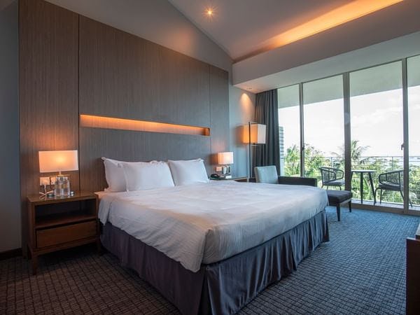 amara-sanctuary-resort-sentosa-singapore-premier-room-with-balcony_373