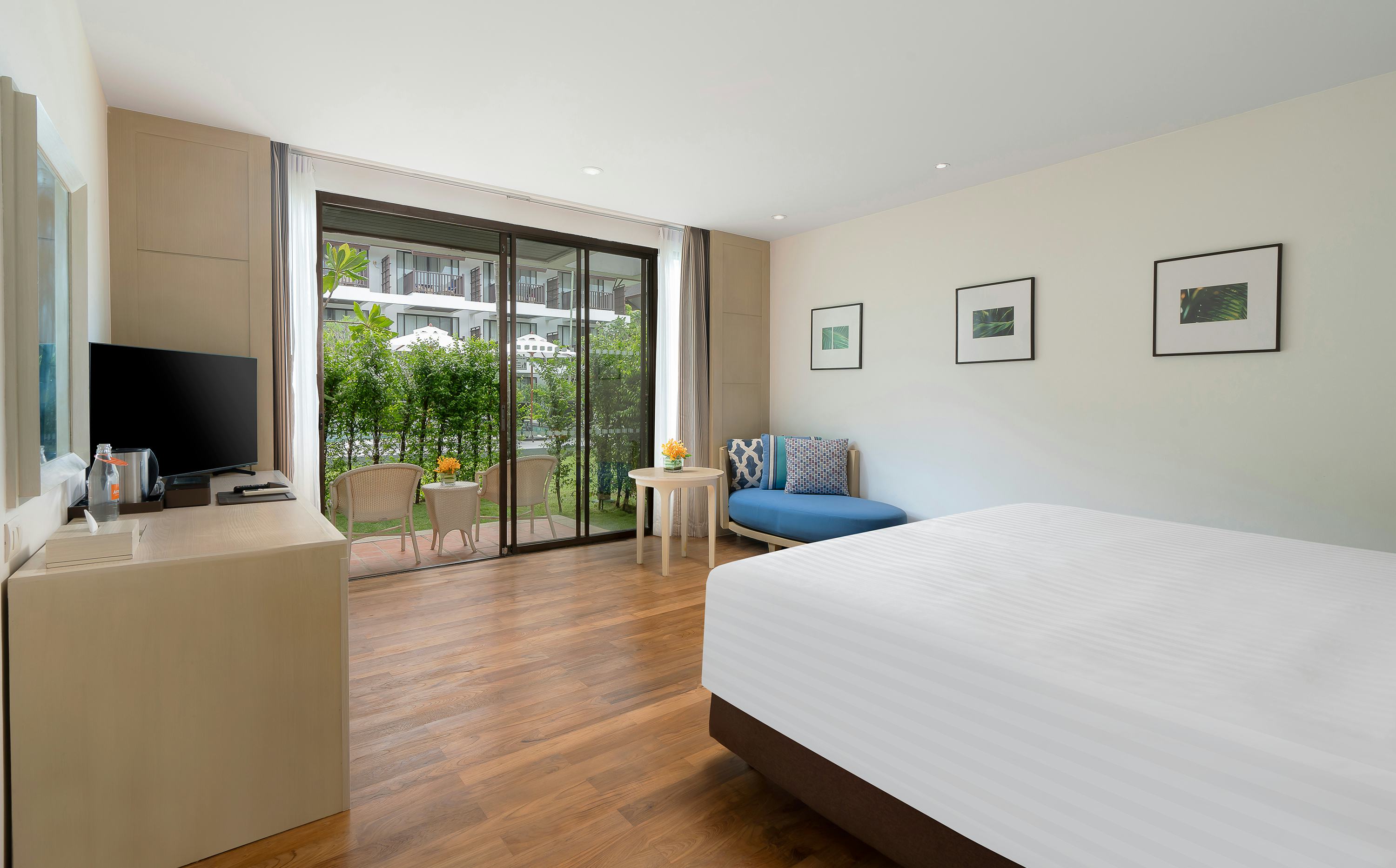 Tropical Pool Side Connecting