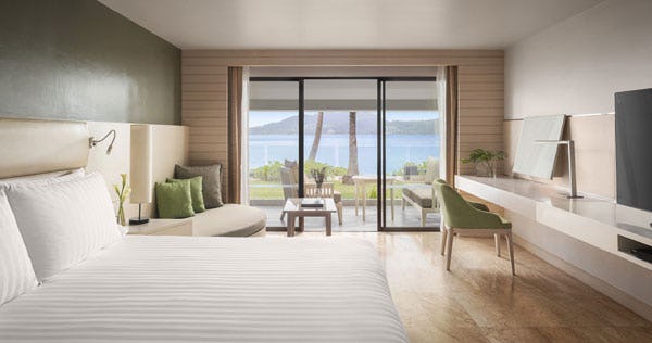 amari-phuket-one-bedroom-deluxe-suite-ocean-front-balcony_155