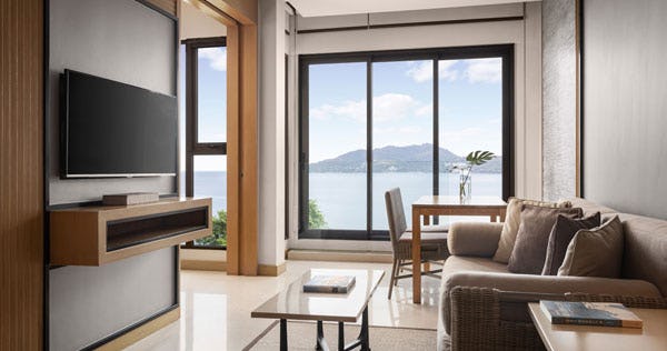 One Bedroom Suite Ocean View Coral Lounge