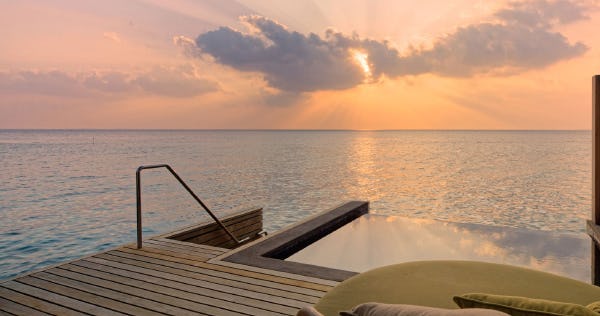 amari-raaya-maldives-sunset-ocean-pool-villa-02_11794