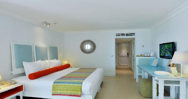 ambre-a-sun-resort-deluxe-beach-room-01_226