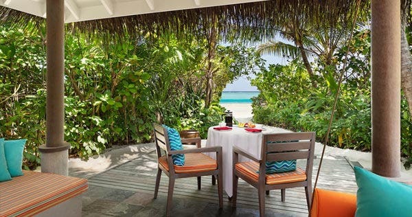 anantara-dhigu-resort-and-spa-maldives-sunrise-beach-villa-02_117