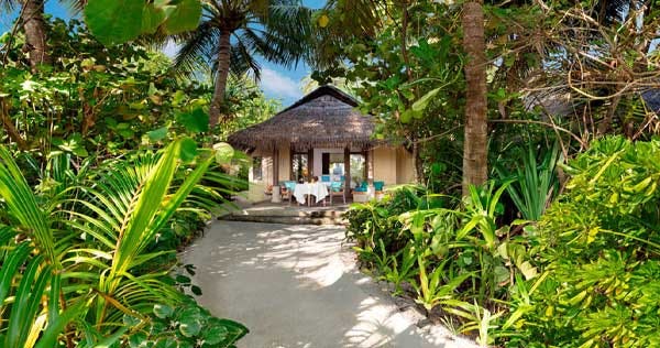 anantara-dhigu-resort-and-spa-maldives-sunrise-beach-villa-03_117