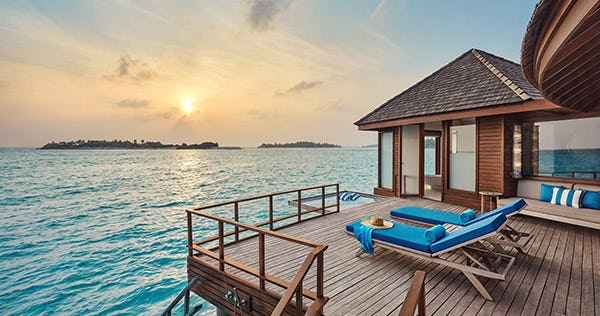 anantara-dhigu-resort-and-spa-maldives-sunrise-over-wate-villa-04_117