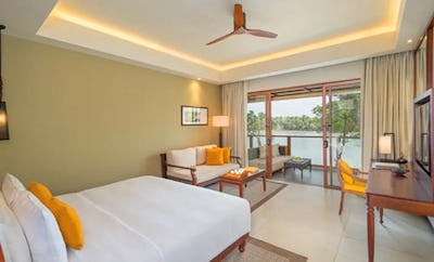 Deluxe Lagoon View Room