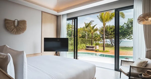 BEACHFRONT POOL VILLA