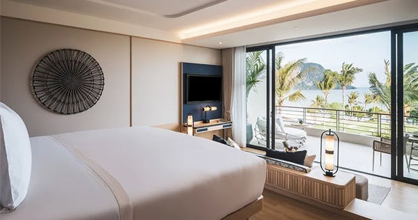 DELUXE SEA VIEW SUITE