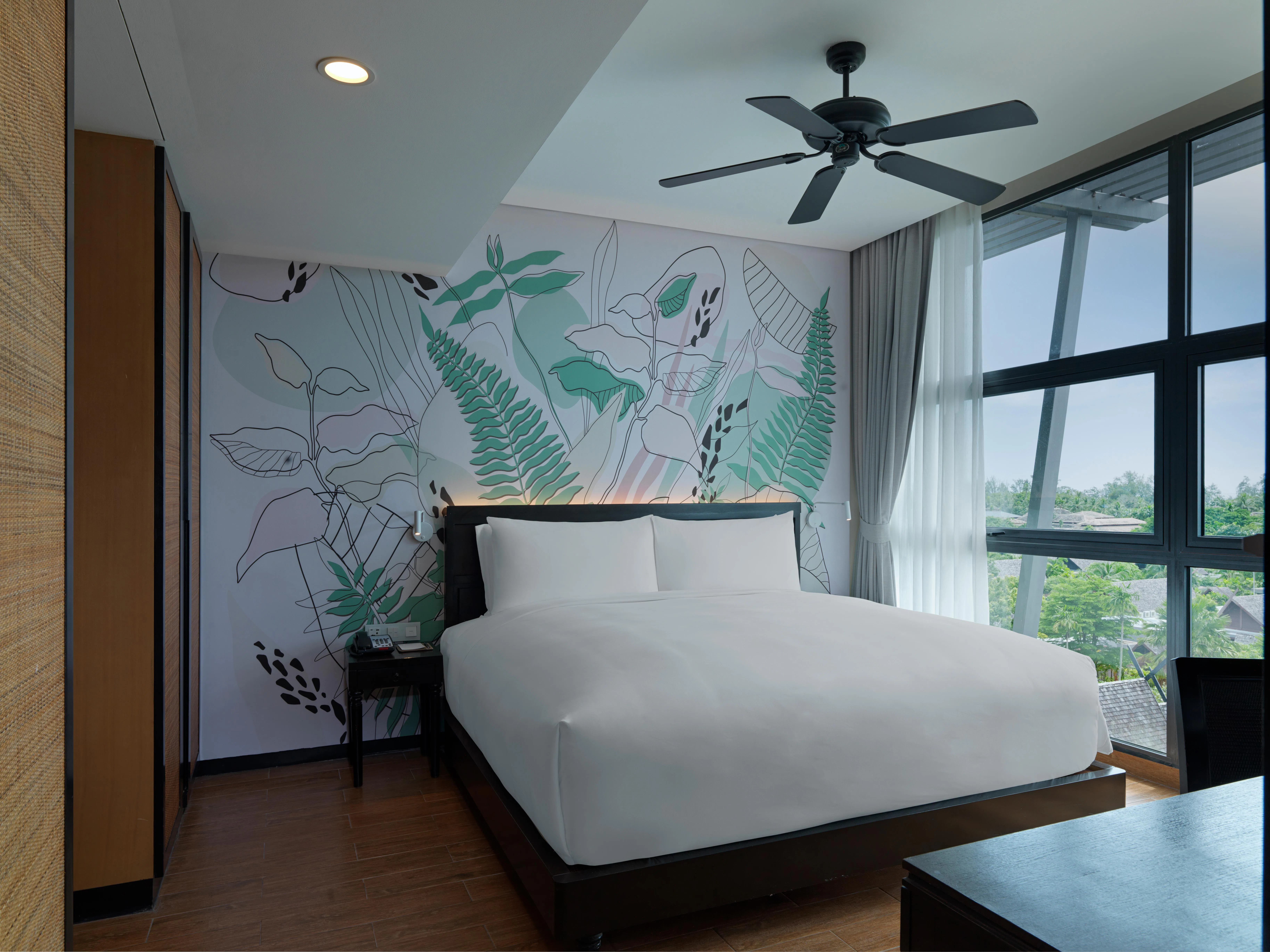 DELUXE MAI KHAO SUITE