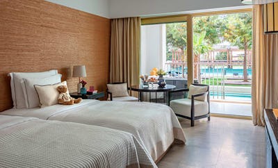 DELUXE FAMILY POOL ACCESS ROOM