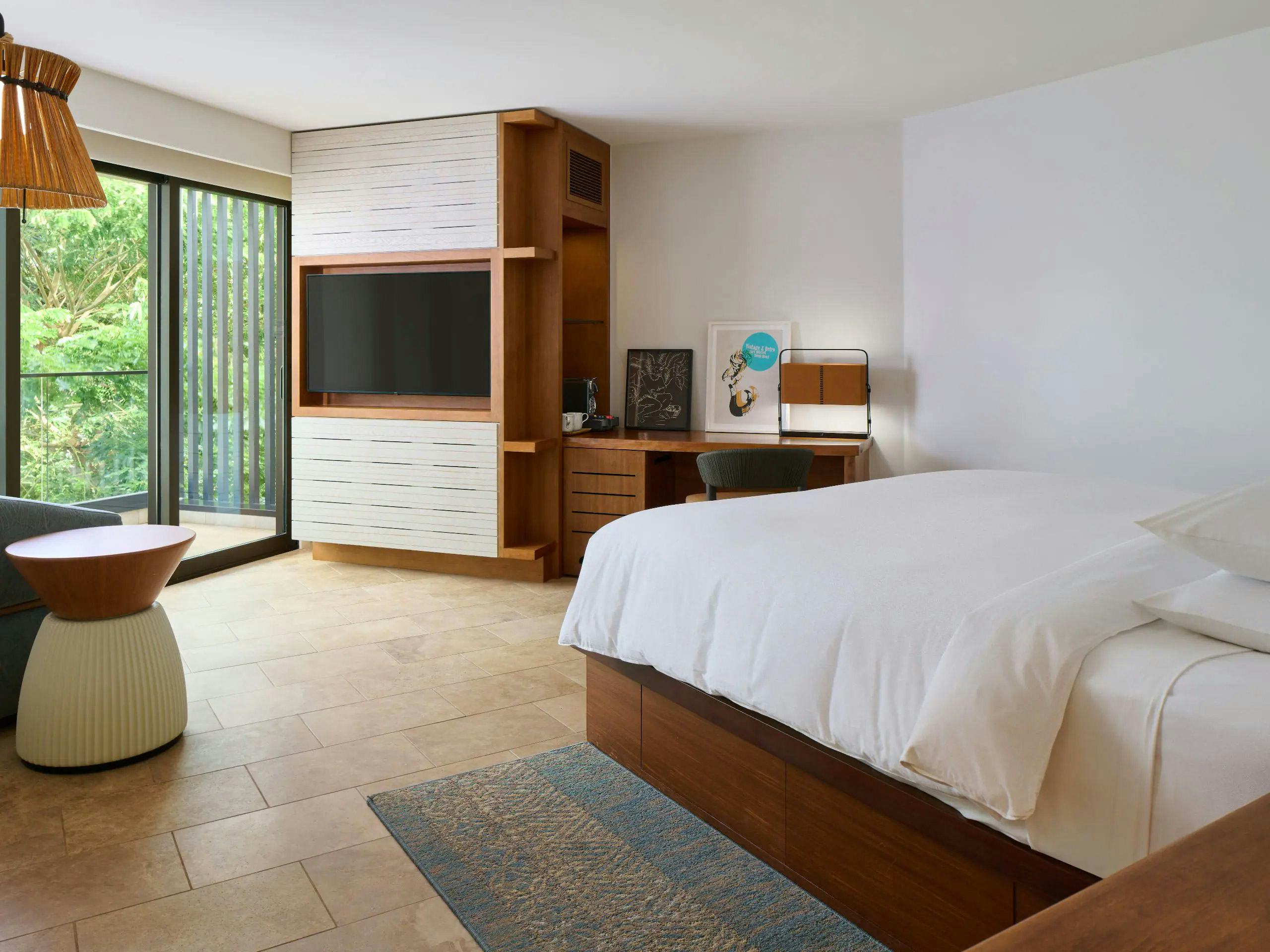 1 King Bed with Resort View