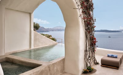 andronis-boutique-hotel-santorni-greece-water-retreat-suite-01_12891