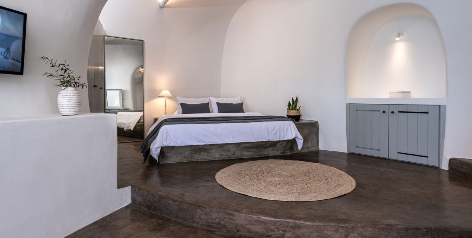 Deluxe Suite with indoor Hot tub