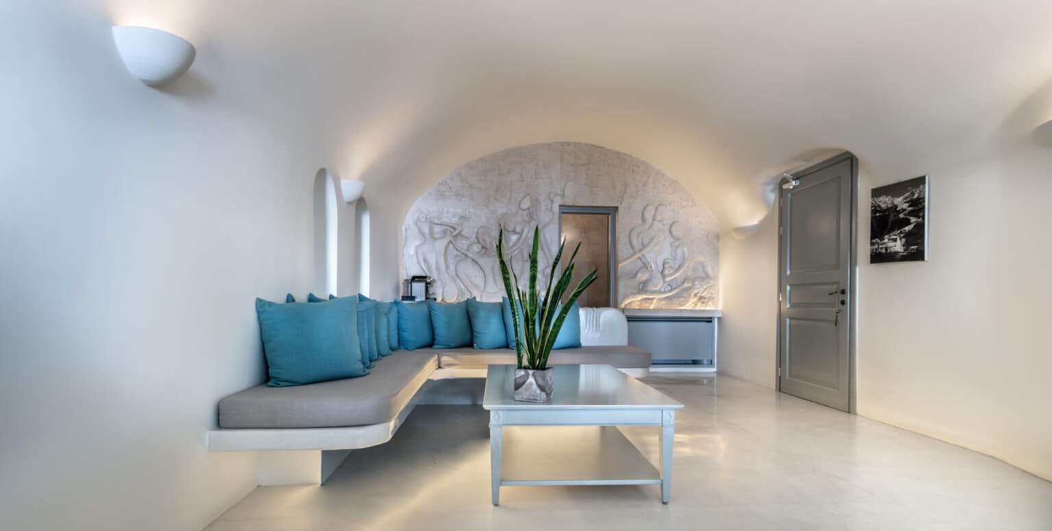 Honeymoon Suite with Indoor Cave Plunge Pool