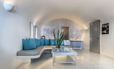 Honeymoon Suite with Indoor Cave Plunge Pool