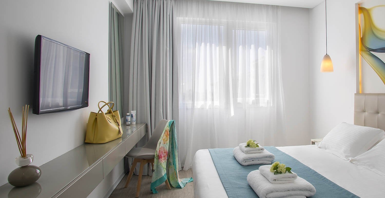 Deluxe One Bedroom Suite