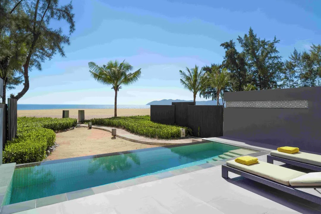 Beachfront One-Bedroom Pool Suite