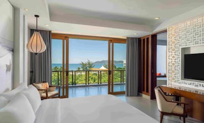 Seaview Balcony King Grand