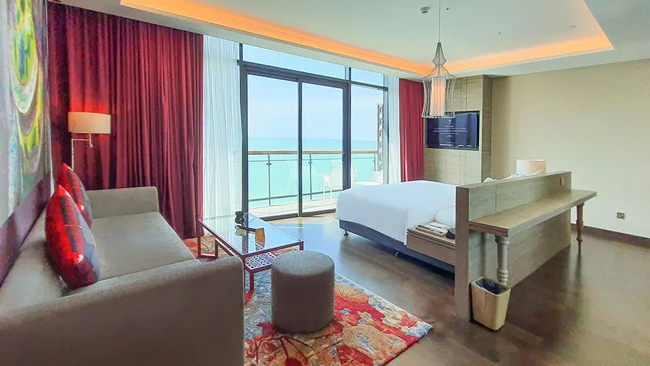 Deluxe Seaview Suite